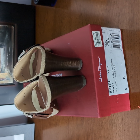 Ferragamo sandals - Picture 2 of 3